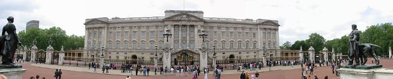 Buckingham Palace Panorama.jpg
